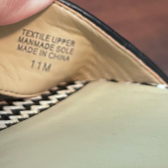 Ann Taylor black and white Chevron flat ankle strap sandal size 11 - Picture 16 of 16